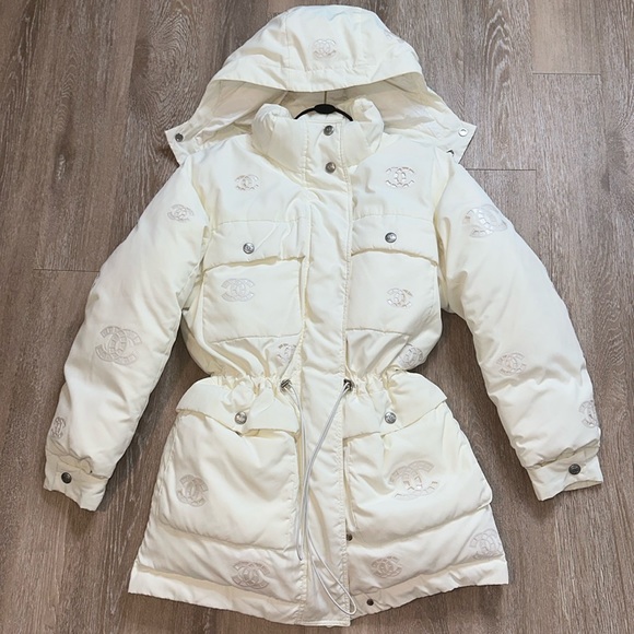 CHANEL 2021 Coat Jacket CC Logo White Padded Down Puffer Hooded size 36 - Picture 2 of 13